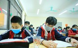 Hà Nội: Học sinh được đo nhiệt độ, sát khuẩn tay trước khi vào lớp học